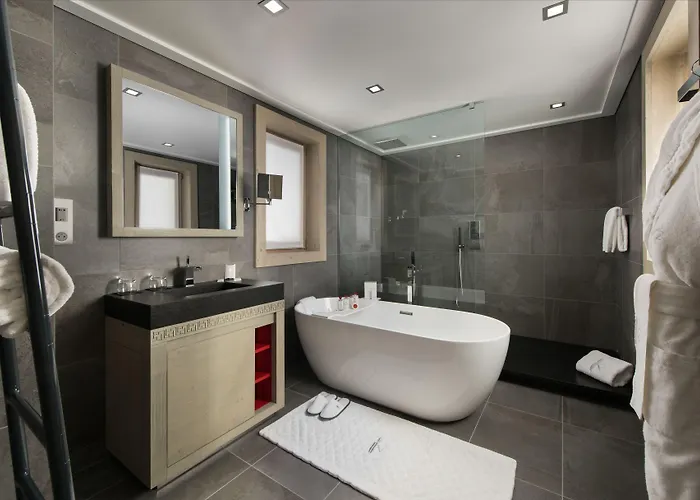 Hotel Le K2 Djola 4*